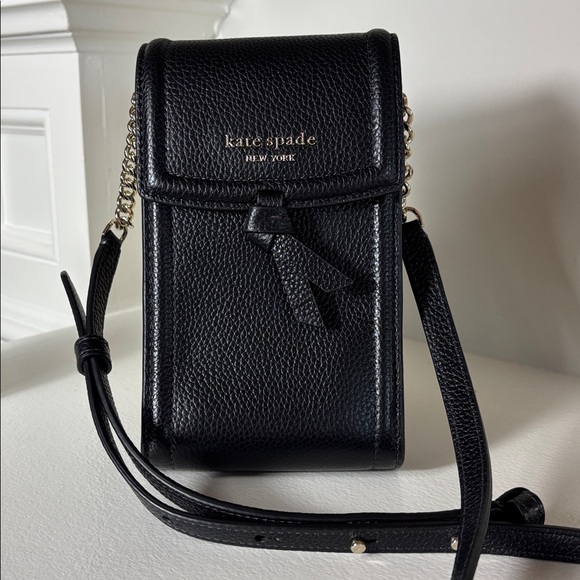 NWOT Kate Spade Black Pebbled Leather Crossbody Phone Bag with Gold Chain - Picture 2 of 13